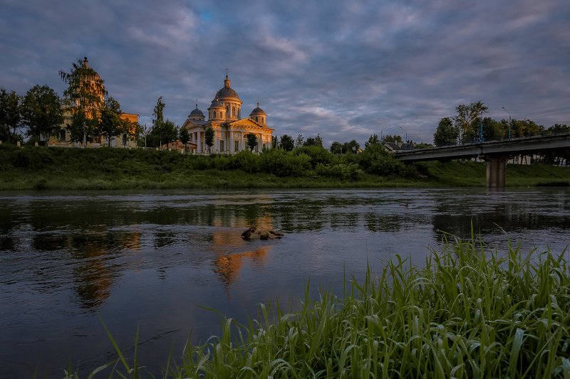 торжок, рассвет, тверская область, церковь, храм, россия, лето Летним утром в Торжкеphoto preview