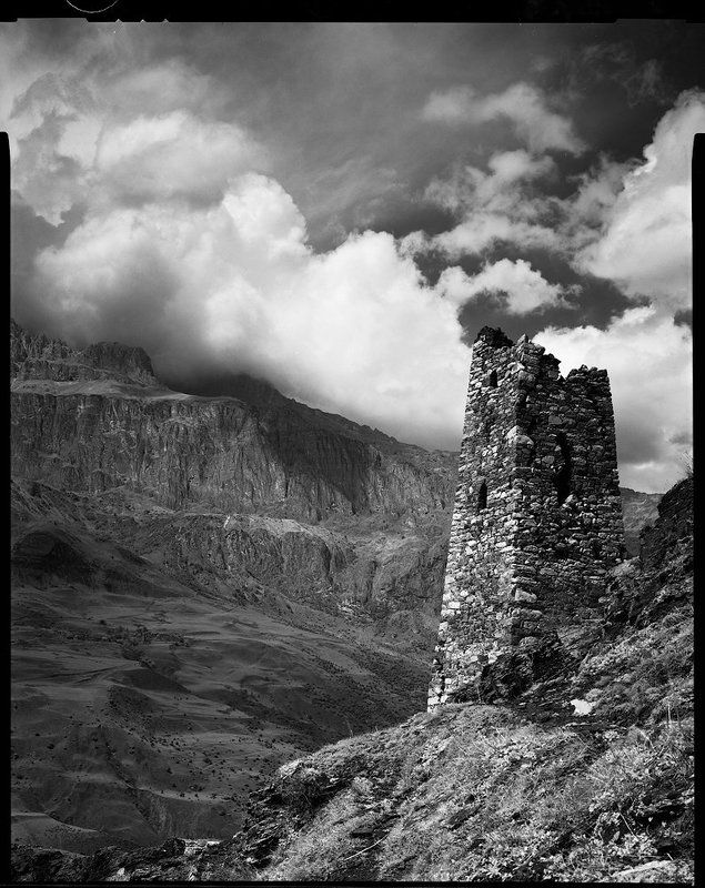 северная осетия, toyo 45aii, 210/5.6, rollei infrared 400, heliopan infrarot 715 Башня Курта и Тагаphoto preview