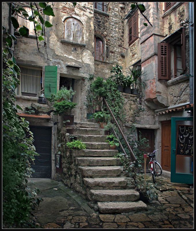 Старый дворphoto preview