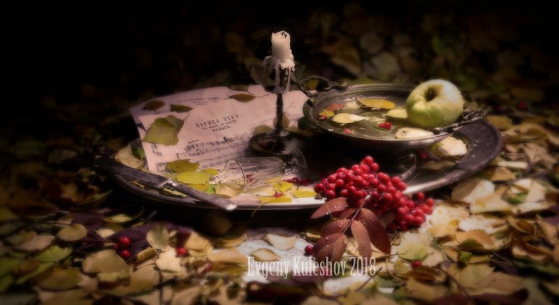 осень,  опавшие  листья, свеча,  ноты,  рябина,  дача,  романс, Евгений Кулешов, фотограф Евгений кулешов Забытый осенний натюрморт фото превью