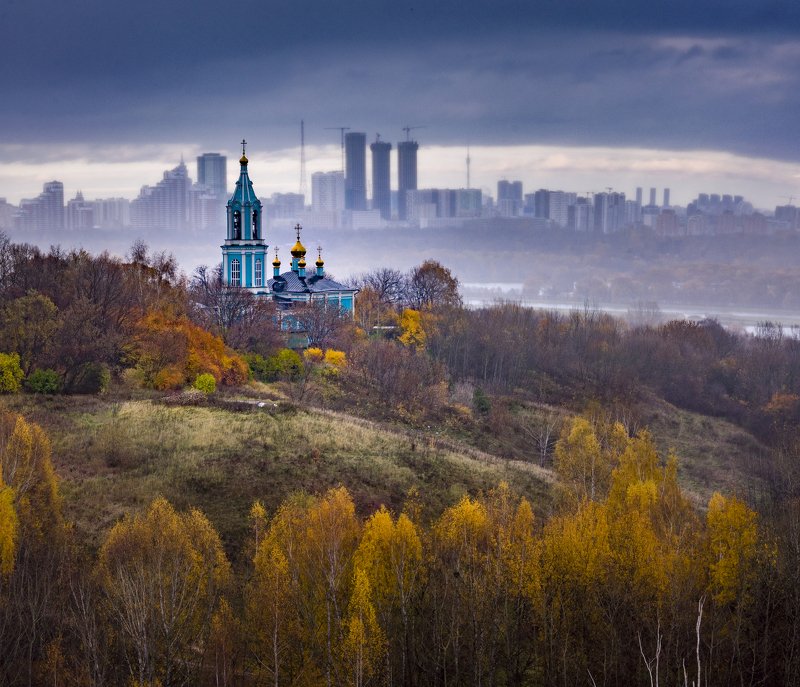 осень,дождь,дымка,храм,город,москва,россия В осенней дымкеphoto preview