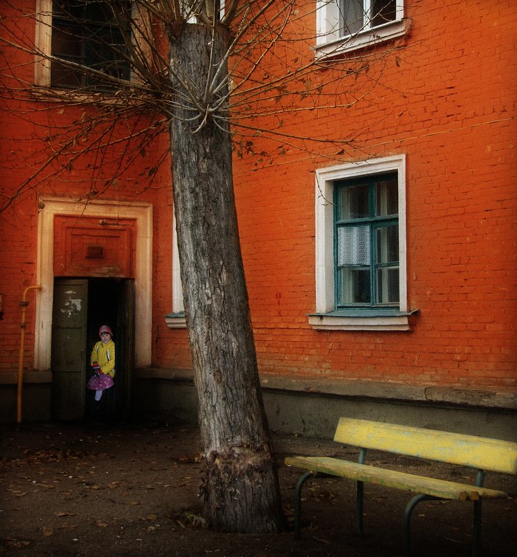 город,двор,дома,старый,уютный,девочка Дворик,которого уже нет 2 фото превью