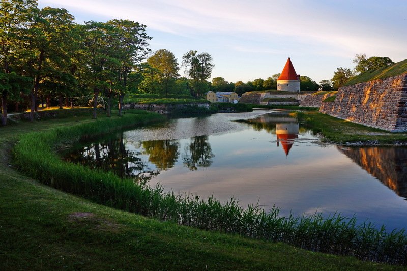 замок ров парк. Старый замок.photo preview