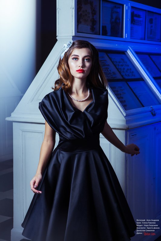 Editorial, Magazine, Jenata Dnes, Light, Night, Portrait, Model, Fashion, Pose, Color Image, MUA, Asen Andreev, Asen Andreev Photography Black Dress Vintage Editorialphoto preview