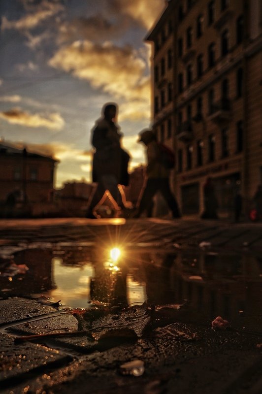 петербург город пейзаж люди streetphoto облака осень Осенний Петербург. Искал сюжеты прямо под ногамиphoto preview