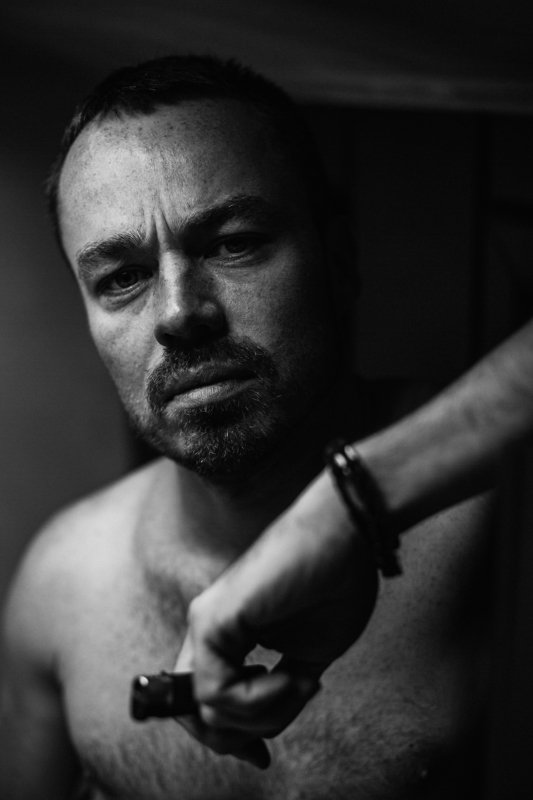 Игорь Шмелев - клипмейкер и видеодизайнер группы Би-2, автор клипа Мачетэ - Нежностьphoto preview