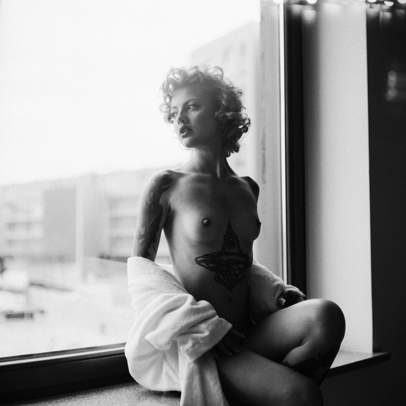 akt, nude, analog, pentacon six, women, topless, fineart, eyes, 6x6, bw, Sofiaphoto preview