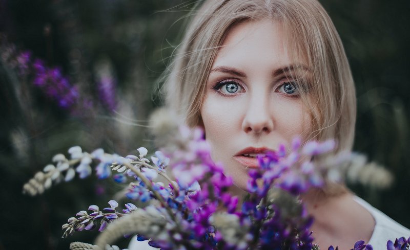 портрет, девушка, природа, улица, женщина, портрет, Москва, цветная фотография, художественная фотография Люпины в этом году прекрасныphoto preview