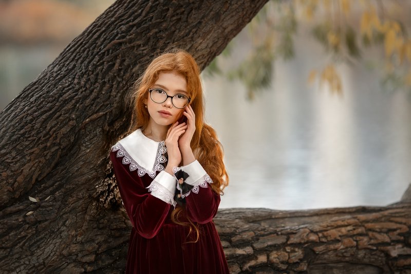 Девочка рыжая взгляд осень Маруся photo preview