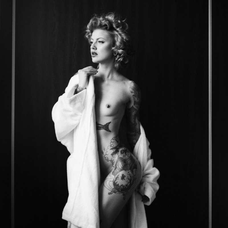 akt, nude, analog, pentacon six, topless, fineart, women, bw, 6x6, ninoveron, Sofiaphoto preview