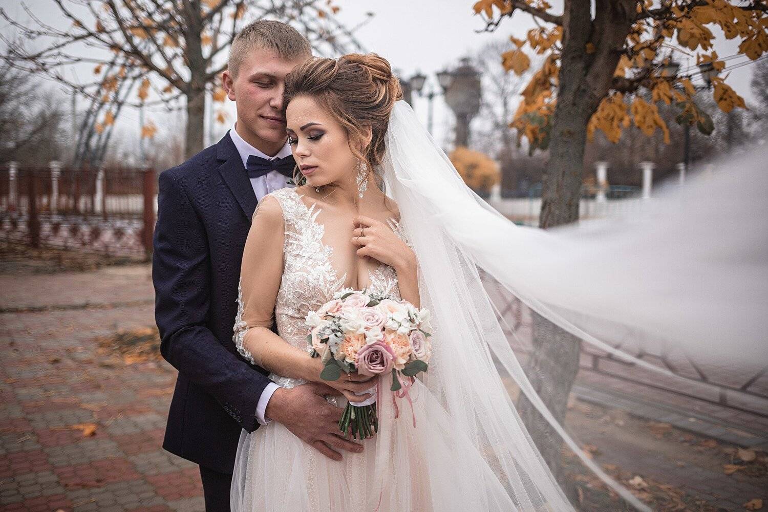 свадьба, свадебная фотосессия, жених, невеста, жених и невеста, свадебный букет, белое платье, счастье, любовь, осень, Владимир Васильев