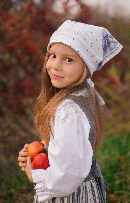 осень, яблоки, девочка, ребенок Сладкая осеньphoto preview