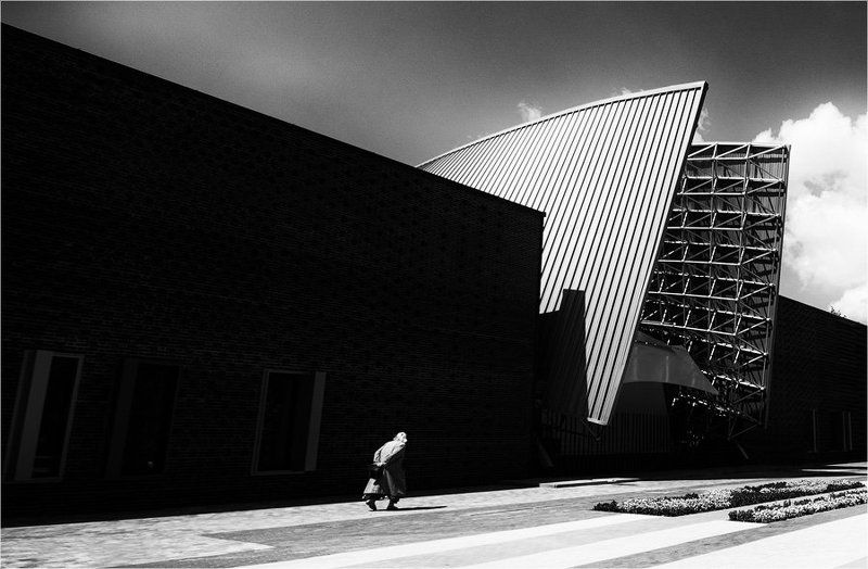 город, старость, тени ...photo preview