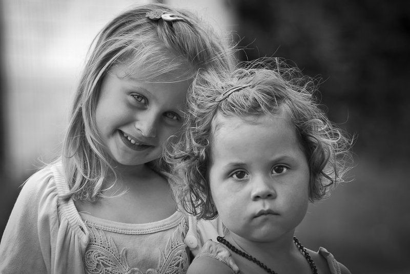 ...beautiful little womans...photo preview