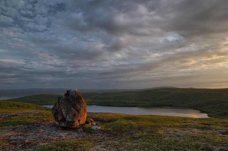 кольский п-ов, полярный день, 2 час ночи Смотритель лесного озераphoto preview