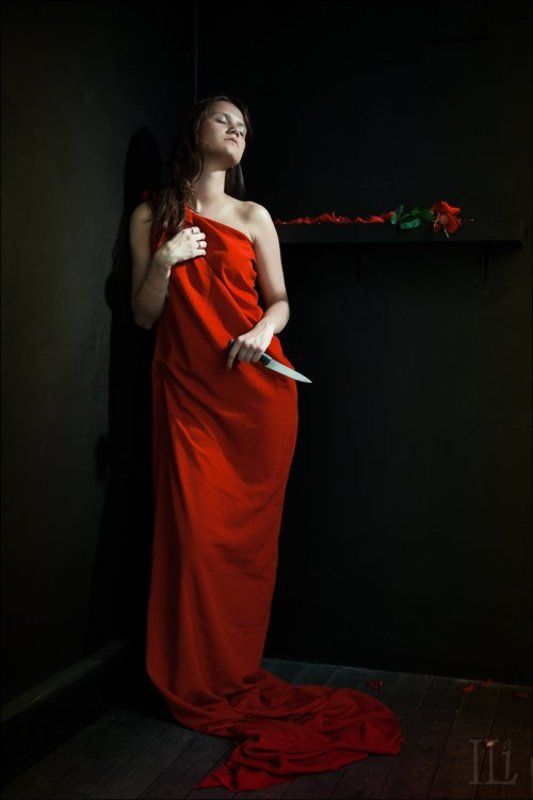 девушка, нож Медеяphoto preview