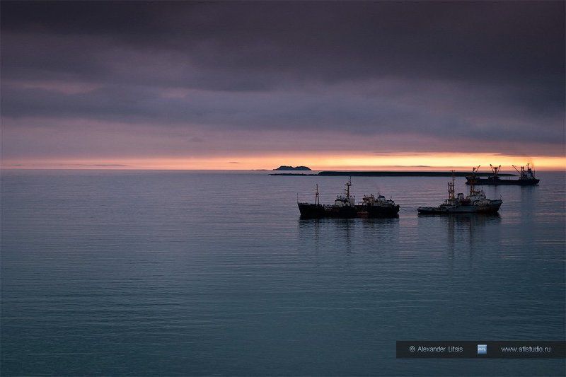 море, океан, острова, корабли, рейд, стоянка, вечер, командоры, никольское, беринга Командорский рейдphoto preview