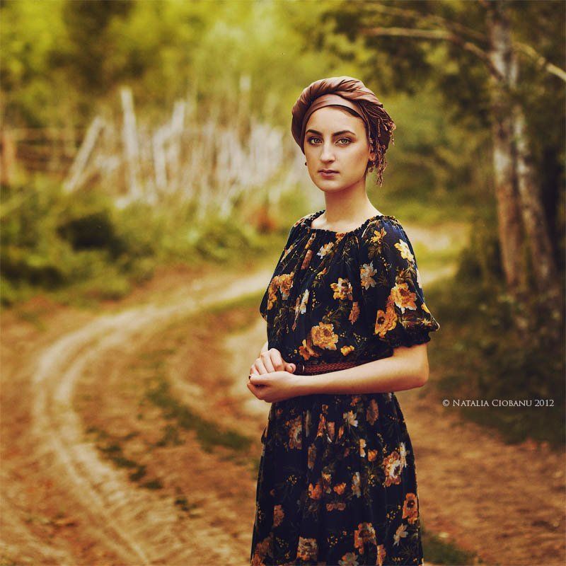 портрет, девушка, тропа Картина масломphoto preview