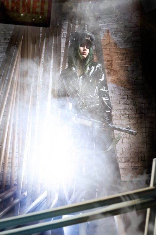 девушка, автомат Блок-pastphoto preview