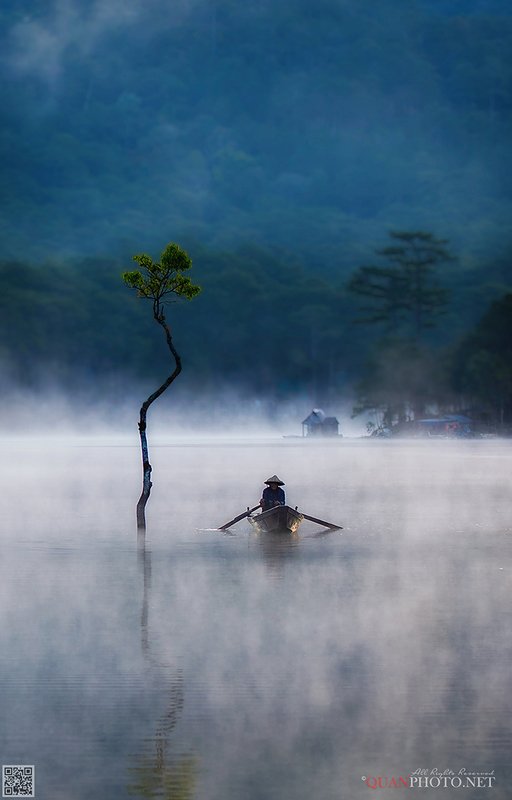 quanphoto, landscape, morning, sunrise, dawn, tree, reflections, fisherman, foggy, boat, plateau, lake, vietnam Foggy Morningphoto preview