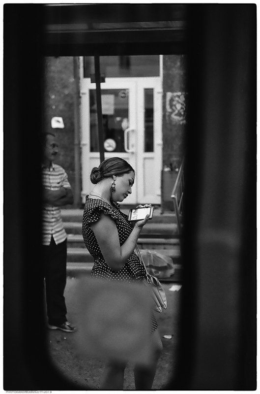 Street City B/W People Woman Lady In giro per Ekaterinburgphoto preview