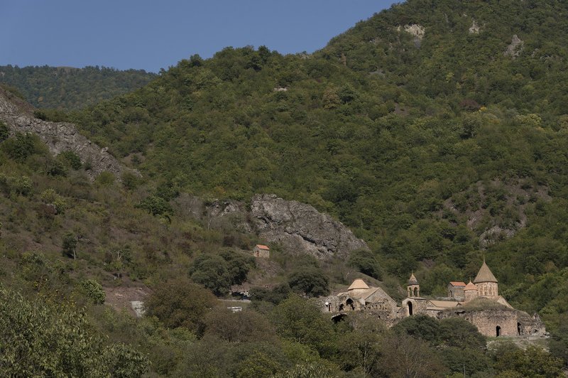 арцах, нагорный карабах, дадиванк, монастырь, горы, лес, путешествия, пейзаж, архитектура, средневековье, история, вера, религия Дадиванкphoto preview