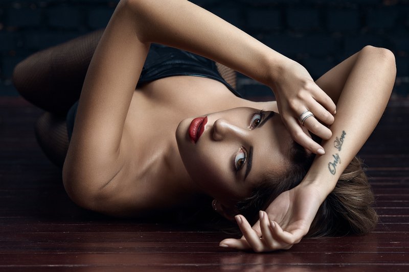 портрет, девушка, взгляд, руки Nothing personal... Only Love...photo preview