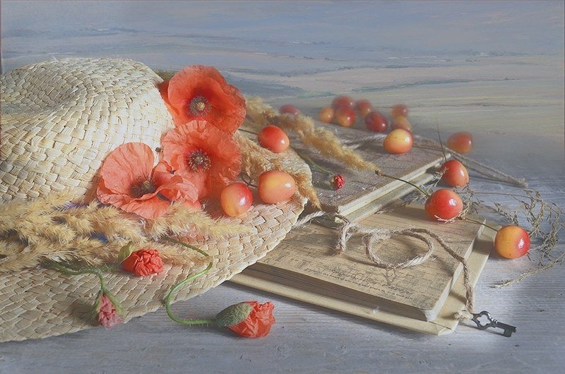 Лето соломенная шляпа Черешни натюрморт свежесть маки книги радость любовь Тёплый летний деньphoto preview