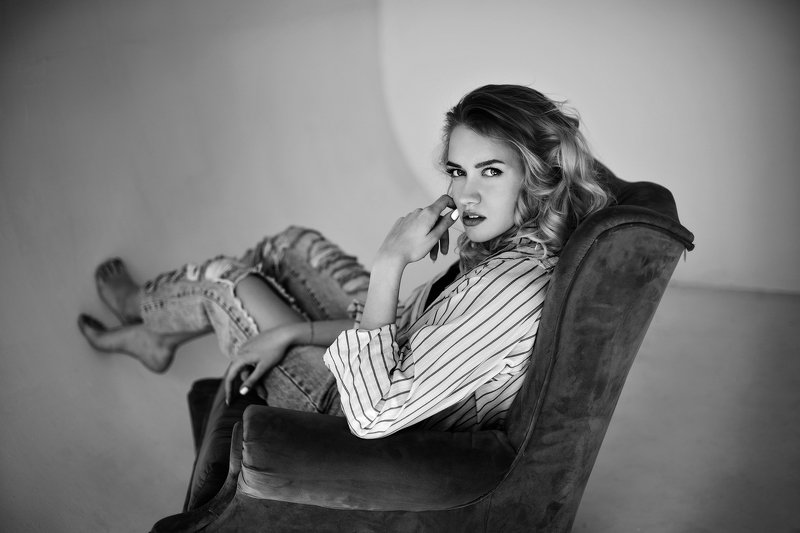 красота, девушка, природа, улица, женщина, портрет, Москва, цветная фотография, художественная фотография, ню, белье, тело, модель Ну и что ты мне расскажешь?photo preview