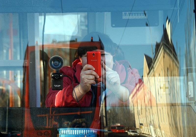 город, улица, человек мобилартphoto preview