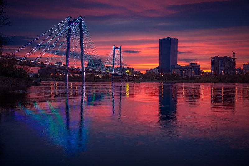 пейзаж, природа, город, архитектура, красноярск, енисей, сибирь, мост, вантовый, подсветка, берег, набережная, свет, краски, отражения, река, закат, большой, высокий, небоскреб Город на большой реке / City on the big riverphoto preview