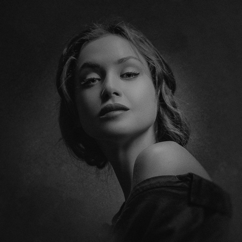 female, art, portrait, honor, honour, heritage, classic, black and white, expression, drama, dramatic, naked, woman, face, body, beauty HONOURphoto preview