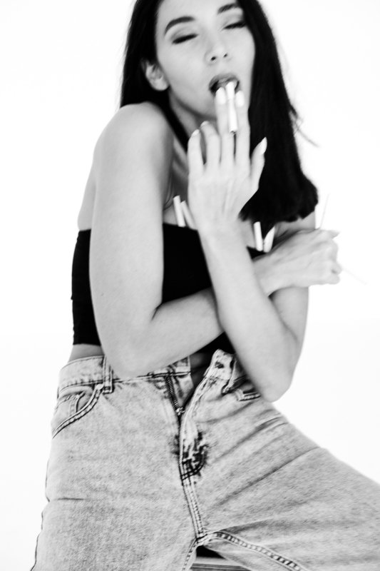 девушка сигарета портрет эмоции чувства  Татьянаphoto preview