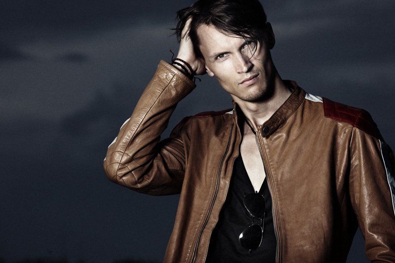 portrait, man, photo, evening, horizontal, color, portraiture Портрет фото превью