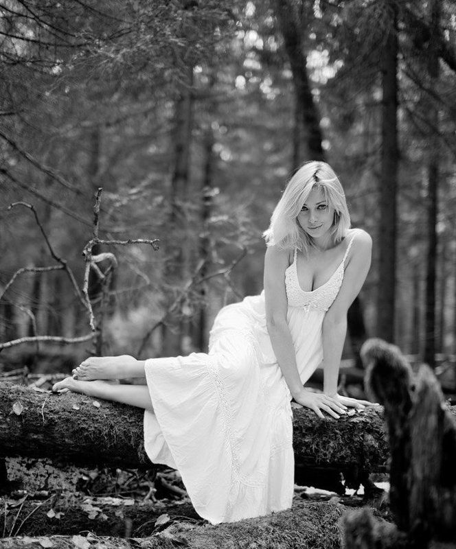 april, spring, blonde, black, white, woods, forest, portrait, 50mm, canon,  nature, smile, flower Весна Пришлаphoto preview