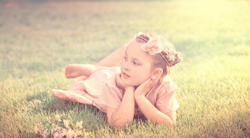 девочка Мечтательная ;)photo preview