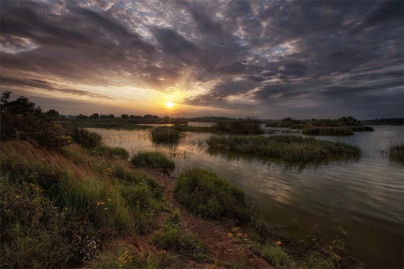 рассвет, озеро, утро тревожное утроphoto preview