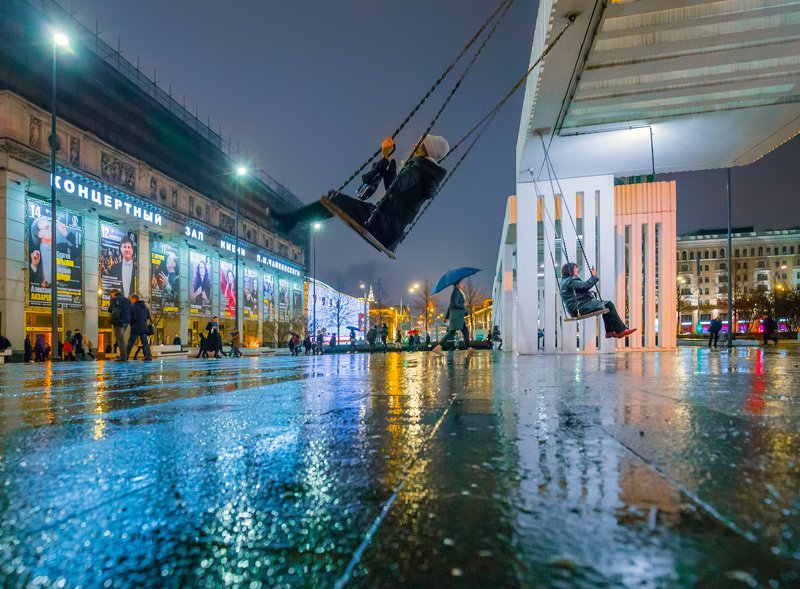 москва, вечер, осень, дождь, качели, площадь, триумфальная Дождливый вечерphoto preview