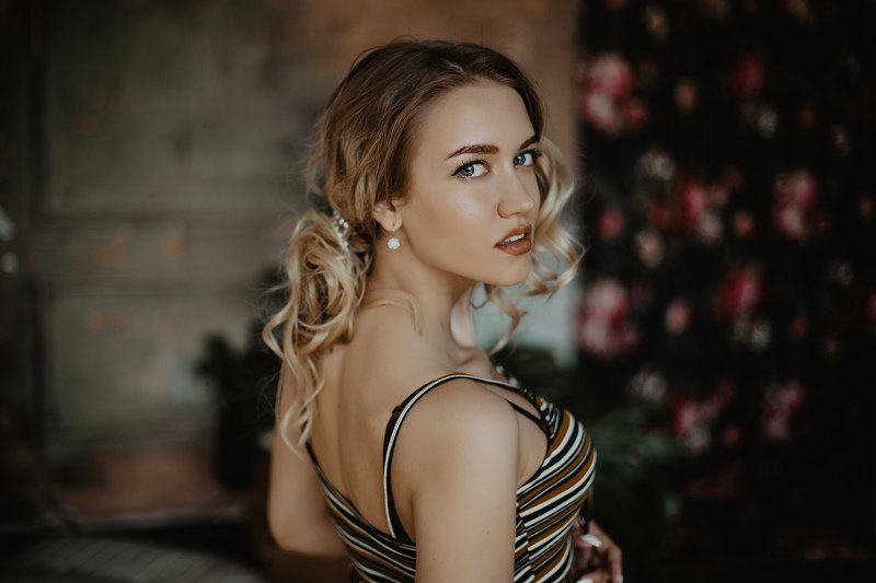 красота, девушка, природа, улица, женщина, портрет, Москва, цветная фотография, художественная фотография, ню, белье, тело, модель Русская красотаphoto preview