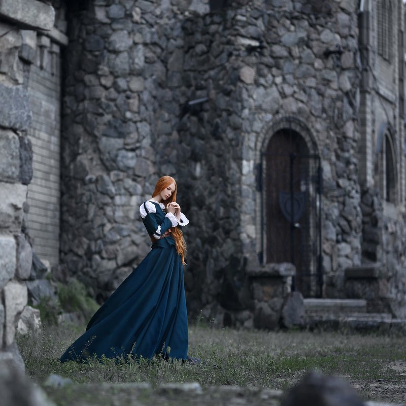 замок, старинный замок, девушка в замке, храброе сердце, рыжая, рыжая девушка, историческое платье, каменный замок, серый, веснушки, девушка с веснушками photo preview