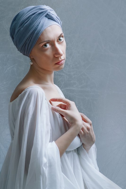 женщина, портрет, автопортрет С жемчужной сережкойphoto preview