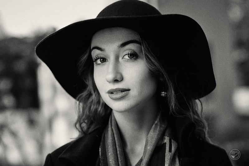 портрет, девочка, шапка, чб, девчонка Александраphoto preview