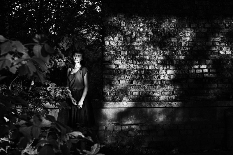 портрет, лицо, девушка, сад, молодость, разрушение photo preview