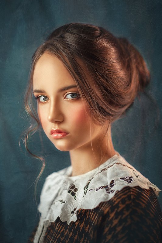 портрет, тургеневская девушка, картина, нежность, нежный возраст, синий фон, тонкая, трогательная, милая Лераphoto preview
