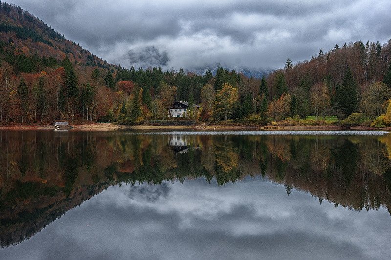 Домик у озераphoto preview