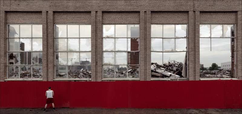 Автопортрет в красных шортахphoto preview