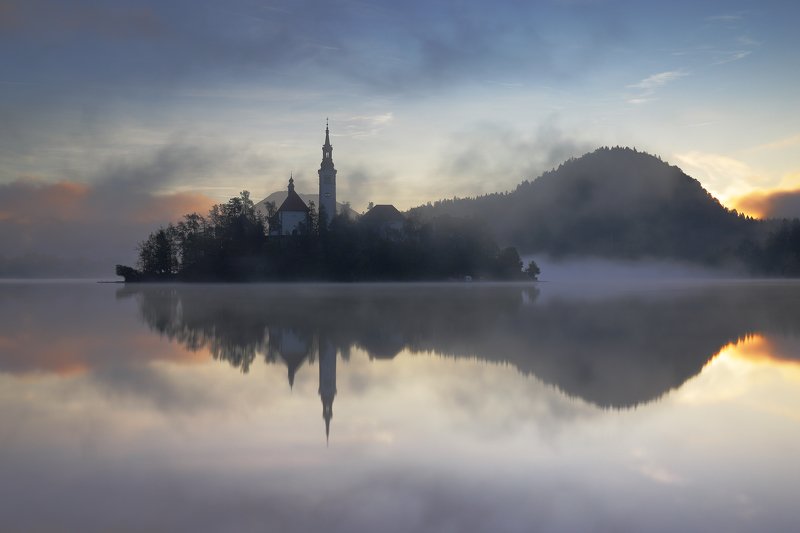 bled, slovenia, morning, awakening, sun, mood, fog, mist, church, island, lake, water, mirror, autumn, Morning in Bledphoto preview