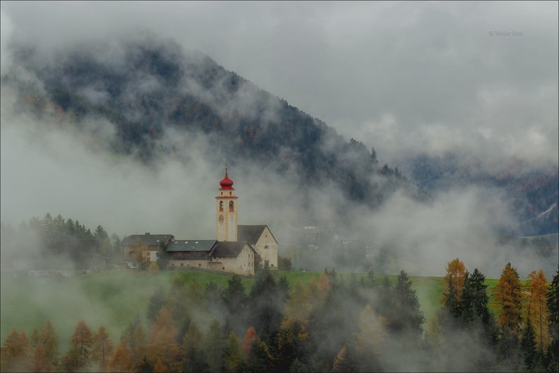 доломитовые альпы,curt,деревня,val di funes,осень,италия,alps,церквушка,morning,colors,fog Тумана клочья ватные... фото превью