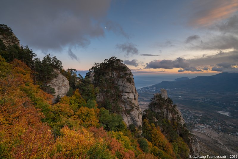 Скалы Аватар осенью фото превью