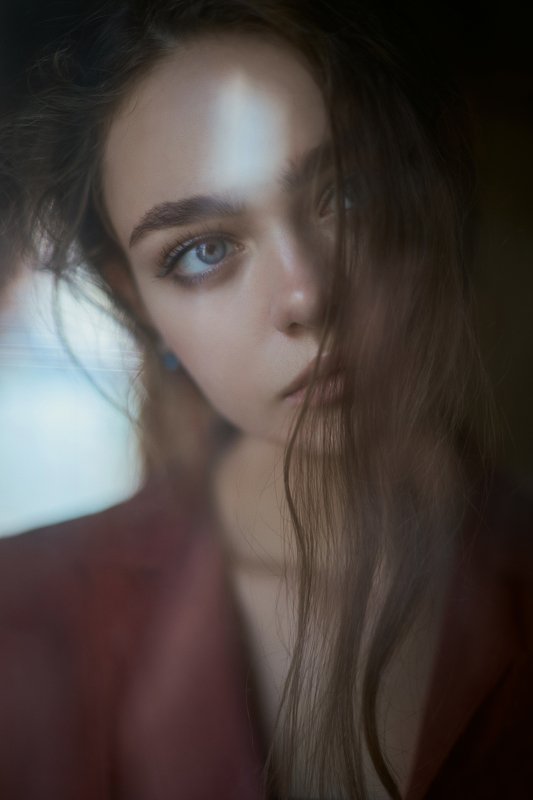 portrait, портрет, girl, brunette, portraiture, indoor, девушка, молодость,июль, ламповый, retouch, ретушь, цвет, cinematic, поезд, train, акварель, watercolour Annaphoto preview